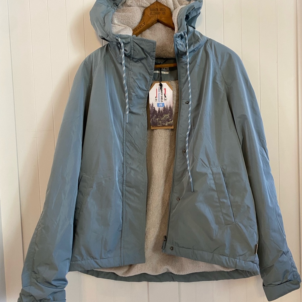 New NWT Women’s Avalanche Water Resistance Leightweight Spring Jacket S
